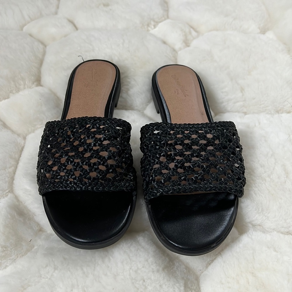 Universal Thread Woven Sandal